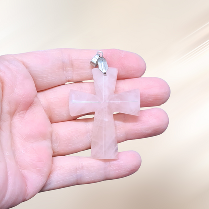 Pendentif croix en Quartz rose (PE1623-11)