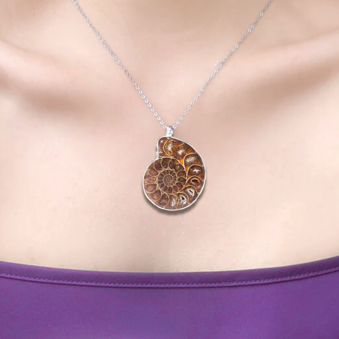 Pendentif serti en Ammonite dos brut (PE1828-1) - ENAE Minéraux
