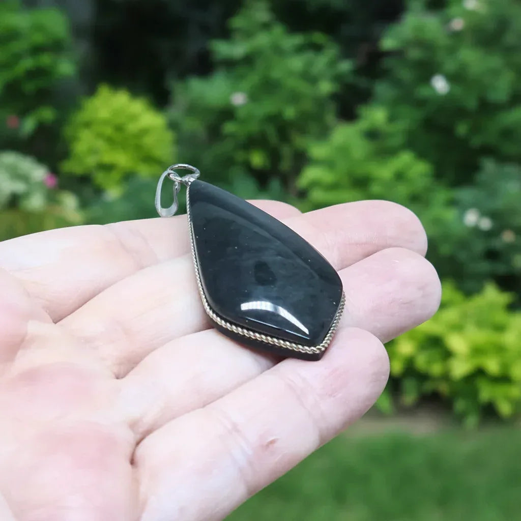 Pendentif serti en Obsidienne Manta Huichol (PE1880)