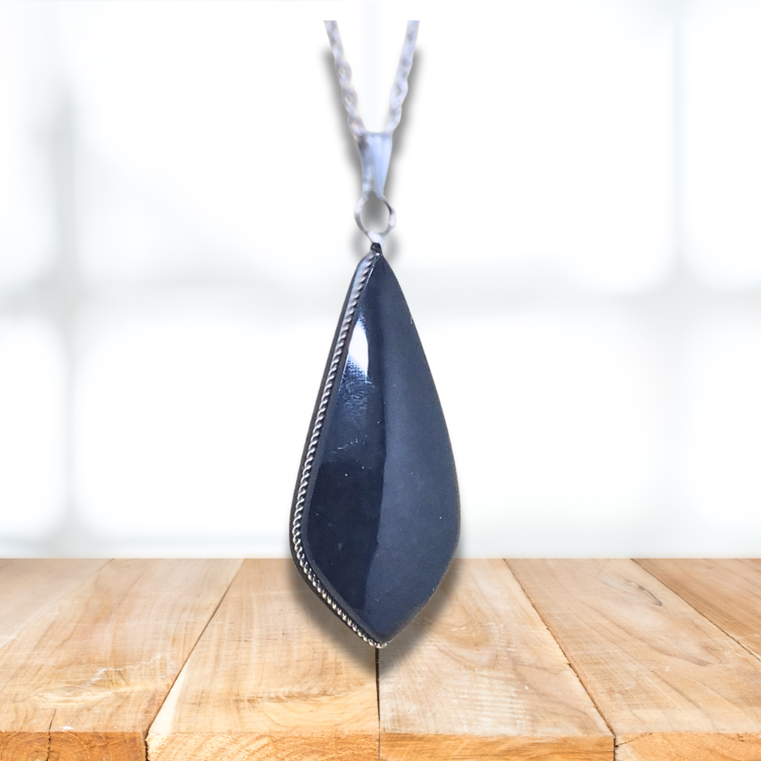 Pendentif serti en Obsidienne Manta Huichol (PE1880) - ENAE Minéraux