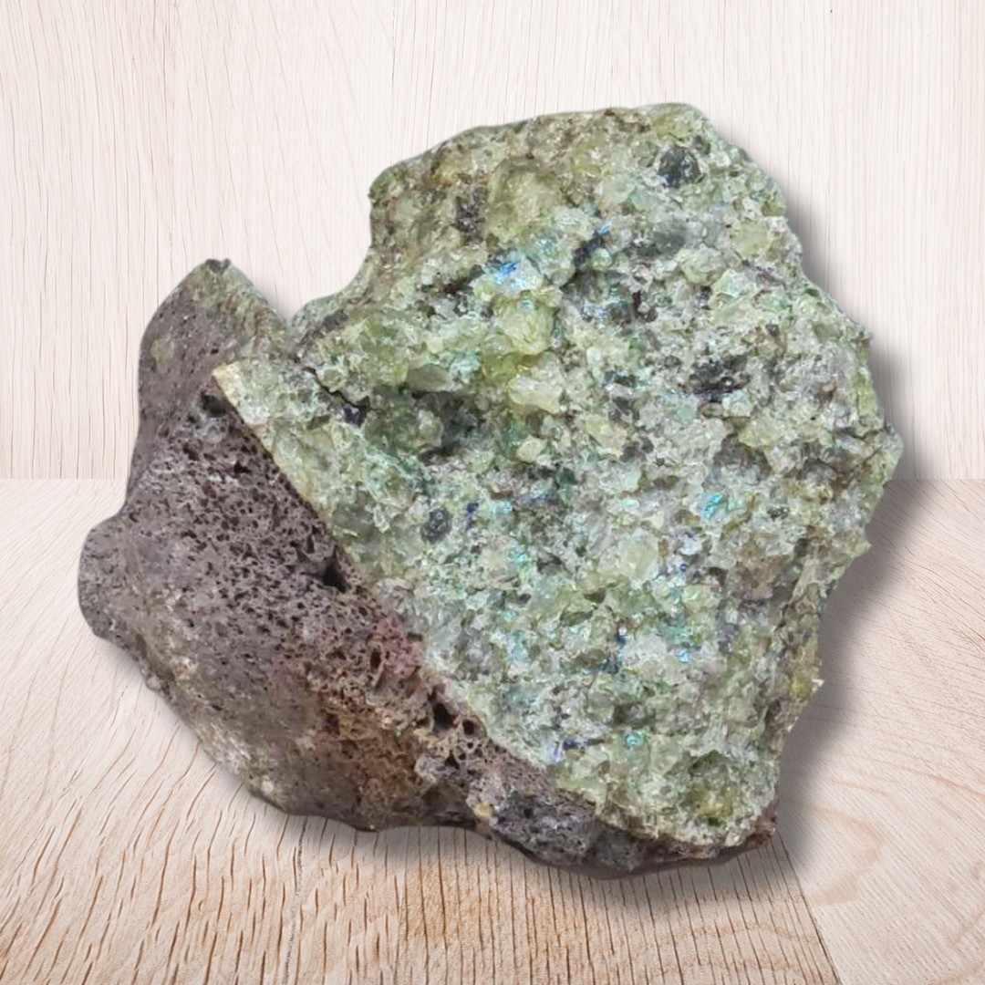 Péridot (Olivine) sur Basalte brut 112g (MB131) - ENAE Minéraux