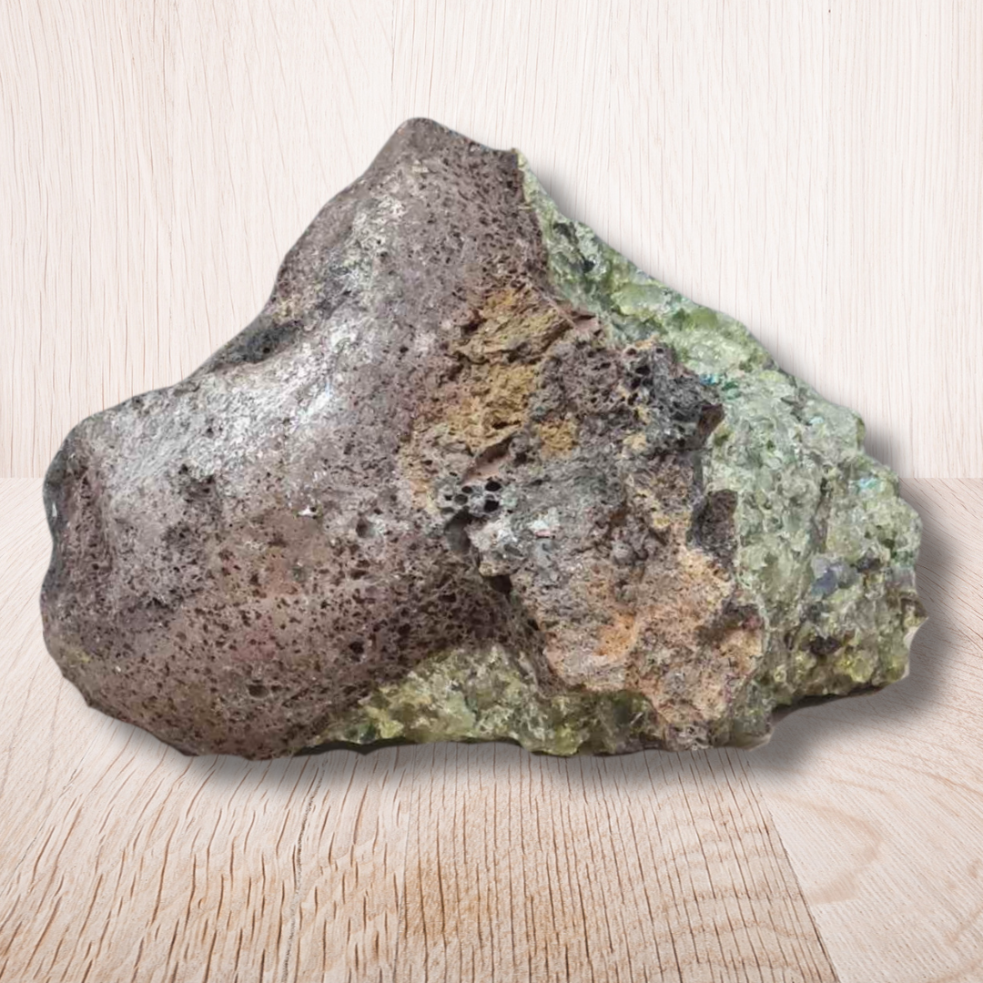 Péridot (Olivine) sur Basalte brut 112g (MB131) - ENAE Minéraux