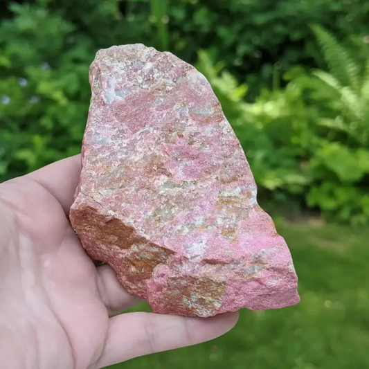 Thulite et Feldspath bruts 222g (MB394 - 1)