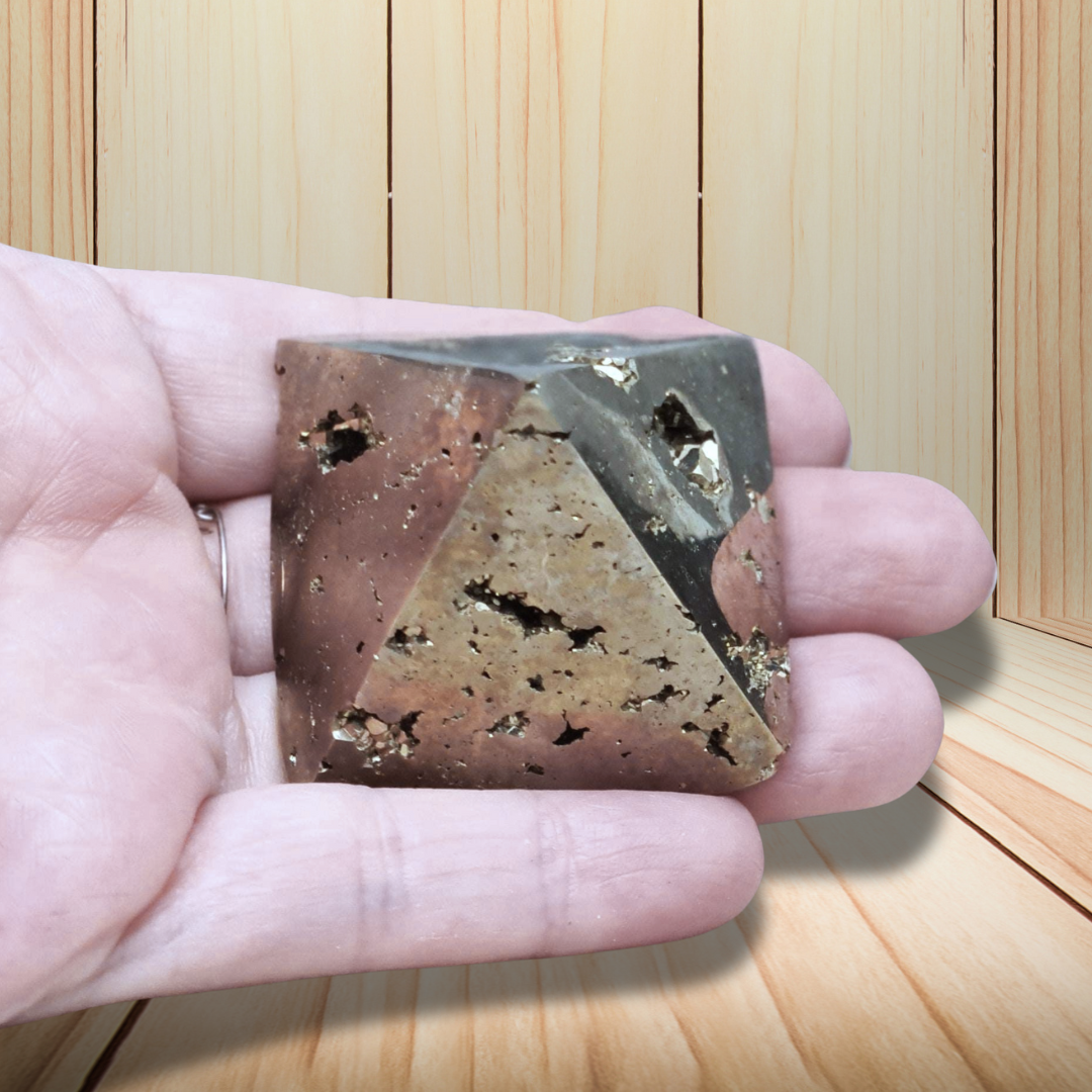 Pyramide polie en Pyrite 125g (PRGFL320) - ENAE Minéraux