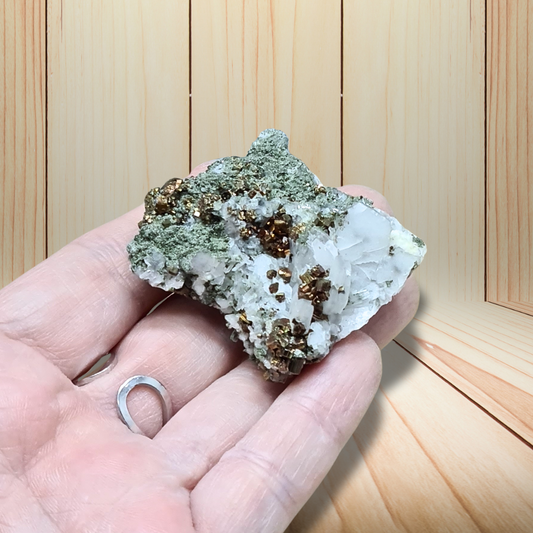 Quartz, Chlorite, Calcite et Pyrite bruts 43g (MB478) - ENAE Minéraux