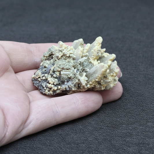 Quartz avec Dolomite, Chlorite, Galène et Sphalérite brut 61g (MB414)