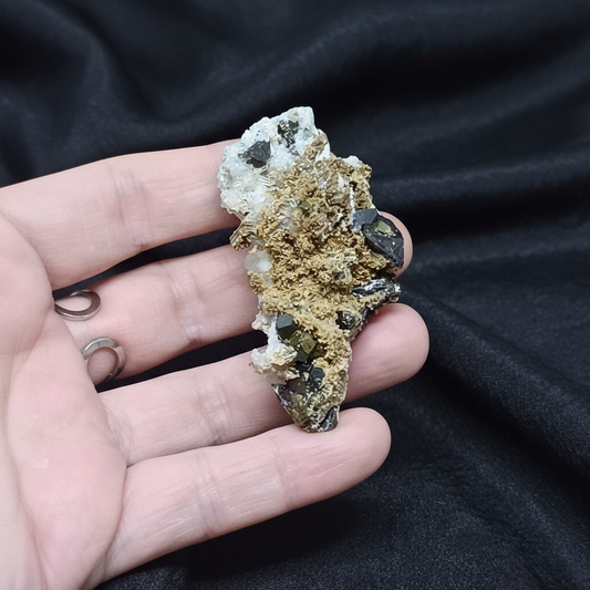 Quartz, Dolomite, Galène et Pyrite bruts 34g (MB491)