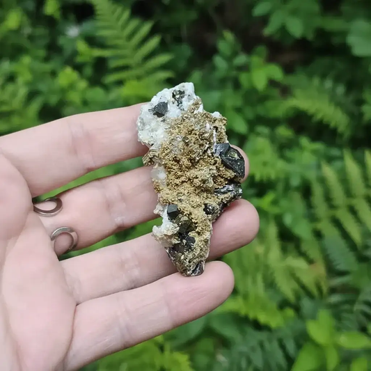 Quartz, Dolomite, Galène et Pyrite bruts 34g (MB491)