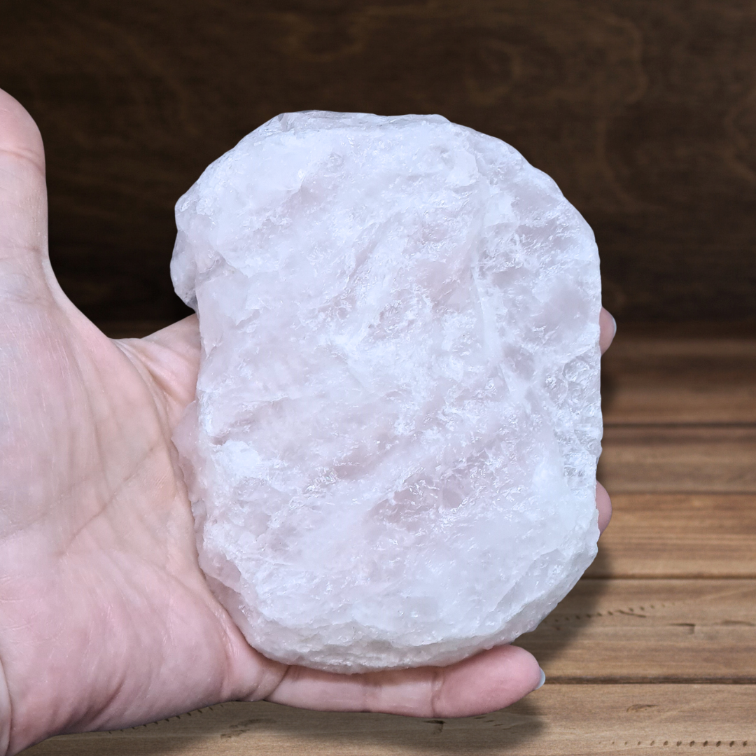 Quartz rose brut, poli et gravé 529g (MB538-1) - ENAE Minéraux