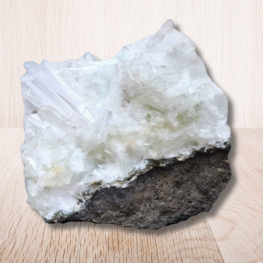 Scolécite, Apophyllite et Basalte brute 251g (MB227) - ENAE Minéraux