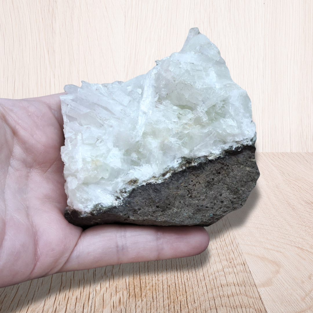 Scolécite, Apophyllite et Basalte brute 251g (MB227) - ENAE Minéraux