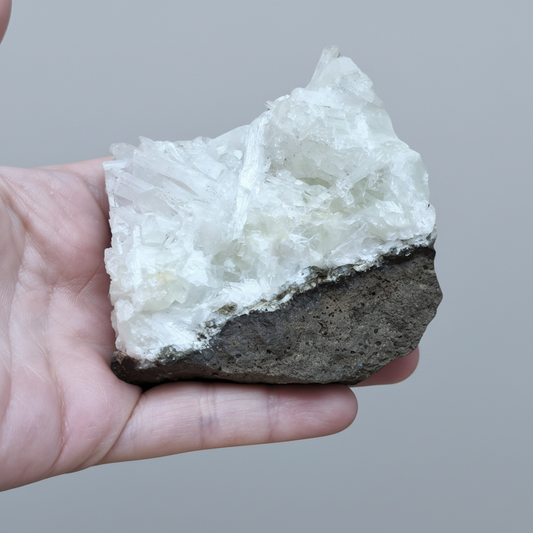 Scolécite, Apophyllite et Basalte brute 251g (MB227)