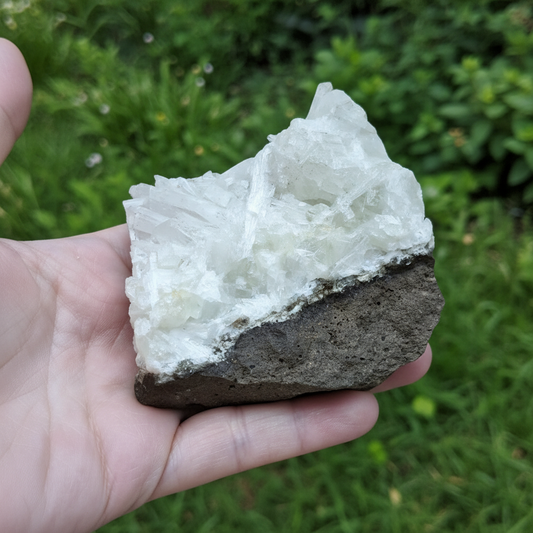 Scolécite, Apophyllite et Basalte brute 251g (MB227)