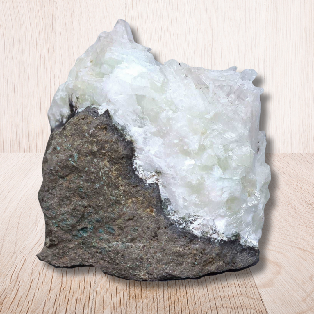 Scolécite, Apophyllite et Basalte brute 251g (MB227) - ENAE Minéraux