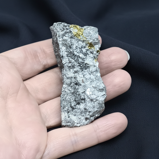 Skuttérudite, Calcite et Chalcopyrite brute 125g (MB189-2)