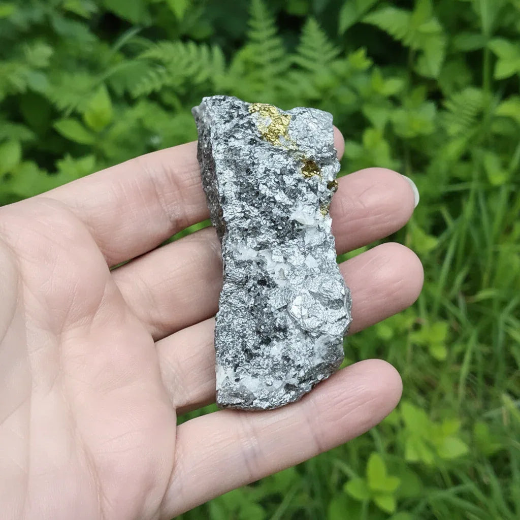 Skuttérudite, Calcite et Chalcopyrite brute 125g (MB189 - 2)