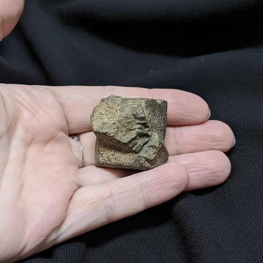 Staurolite ou Staurotide brute 41g (MB497-9)