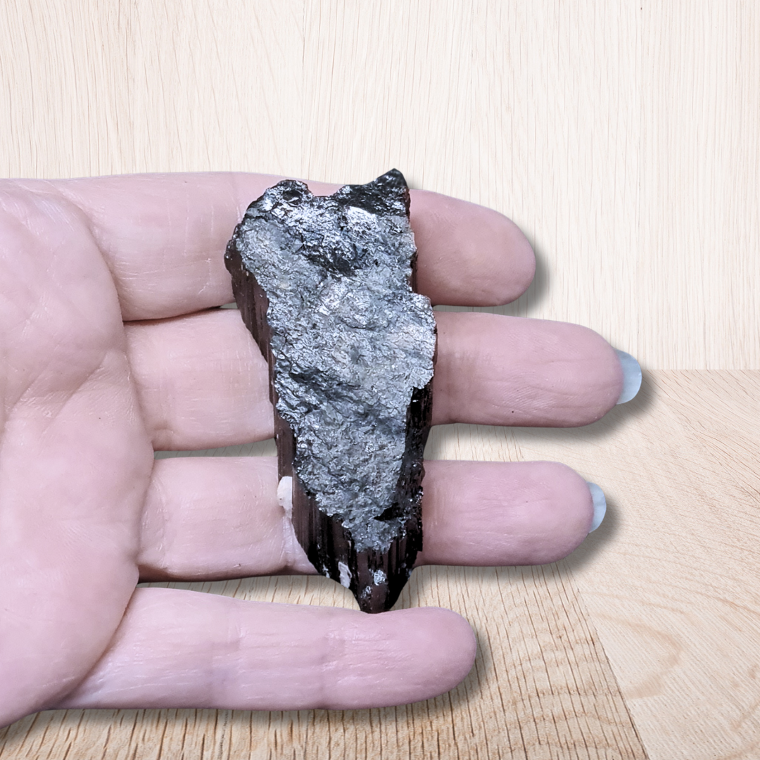 Tourmaline noire brute (MB535-4)