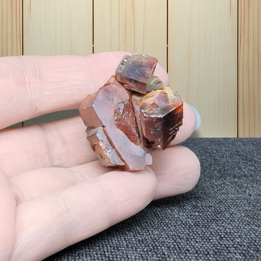 Cristaux de Vanadinite bruts 60g (MB413-7)