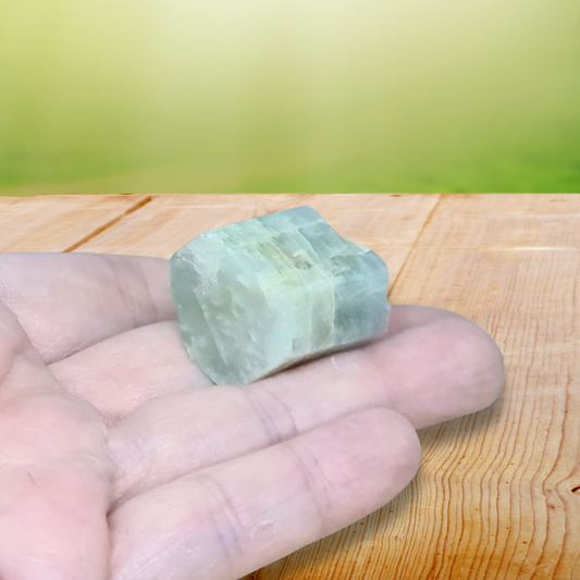 Aigue Marine polie suivant sa forme naturelle 18g (LAP10)