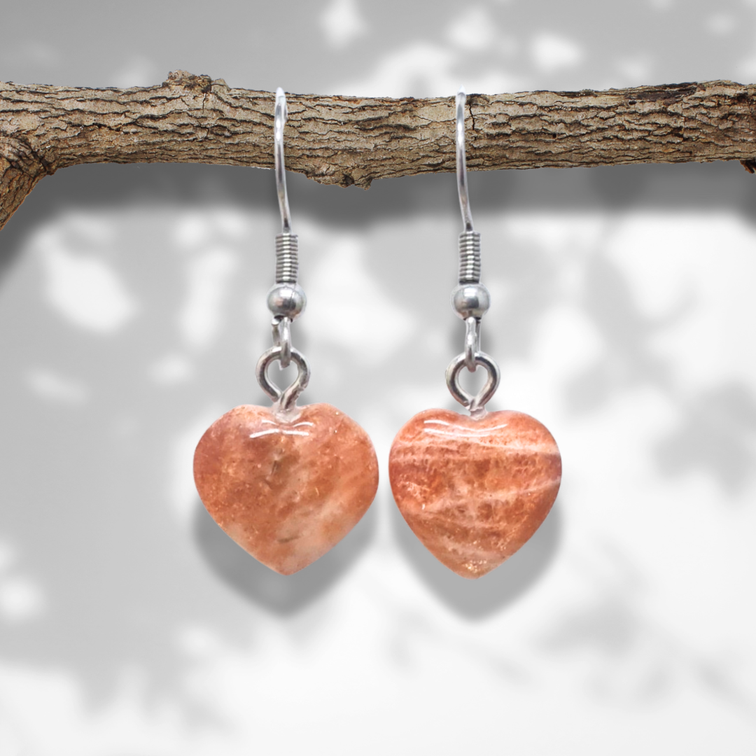 Boucles d'oreilles cœur en Pierre de Soleil (BO137)