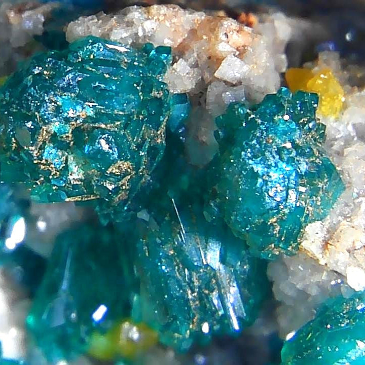 Dioptase, Calcite, Wulfénite et Shattuckite brute (MB463) - ENAE Minéraux