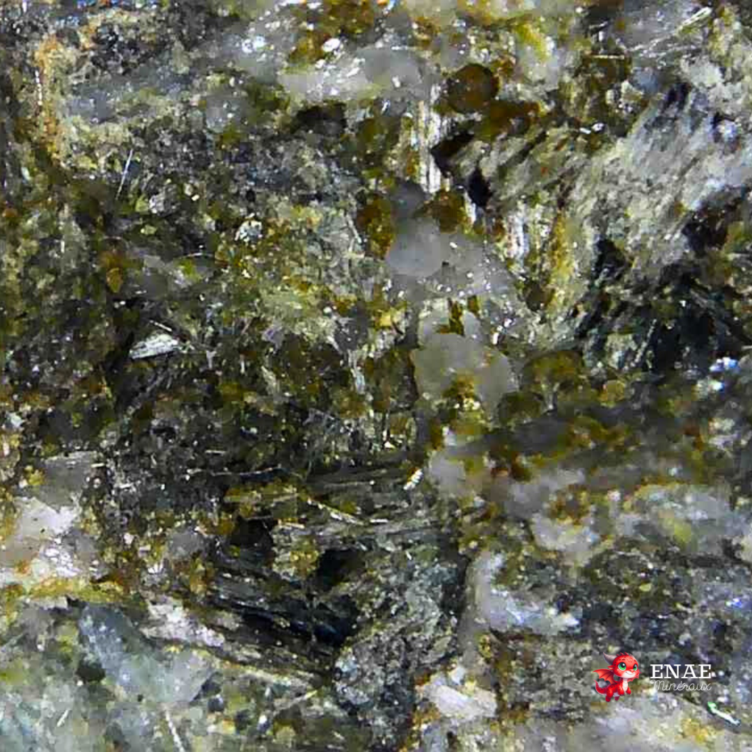 Epidote brute (MB563)