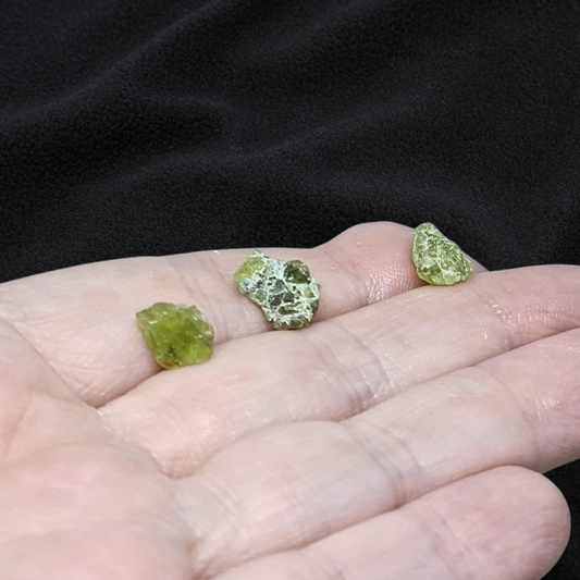 Lot de 3 Péridot bruts (MB566)