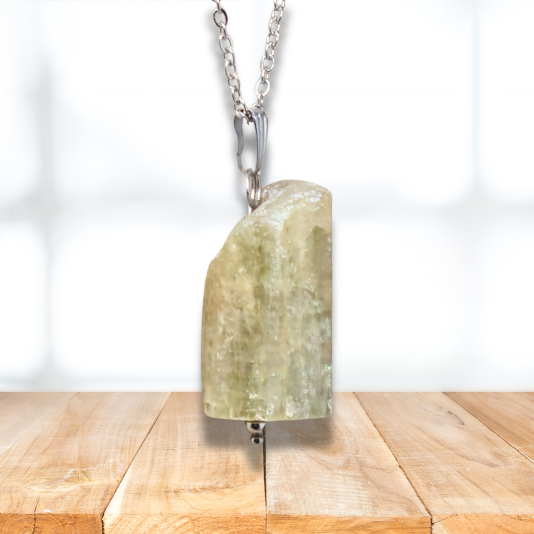 Pendentif en Apatite jaune brute (PE2066) - ENAE Minéraux