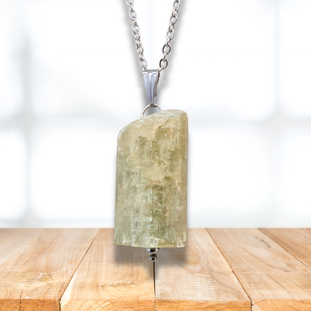 Pendentif en Apatite jaune brute (PE2066) - ENAE Minéraux