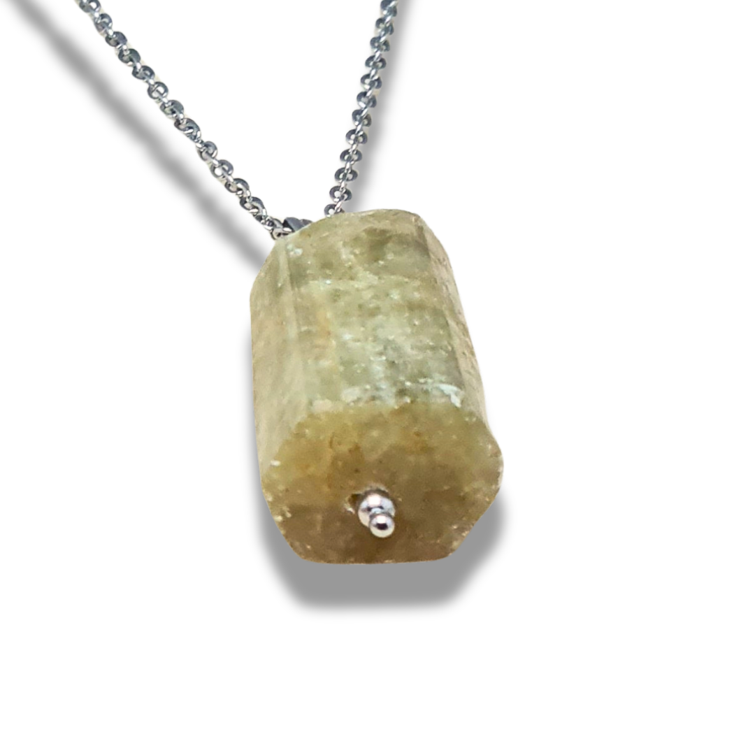 Pendentif en Apatite jaune brute (PE2066) - ENAE Minéraux