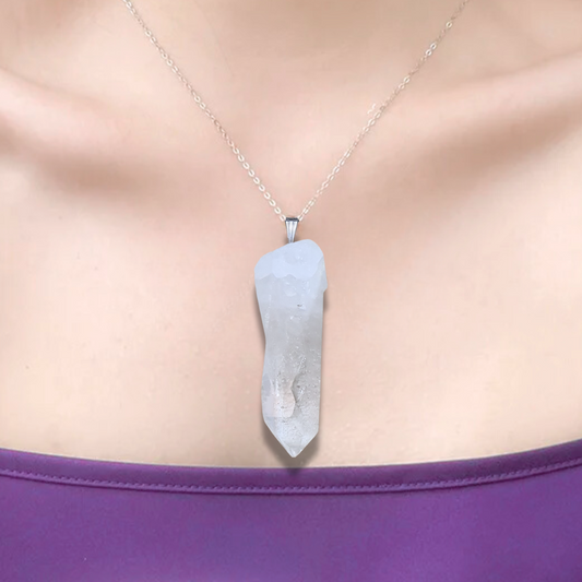 Pendentif en pointe brute de Cristal de Roche (PE2070) - ENAE Minéraux