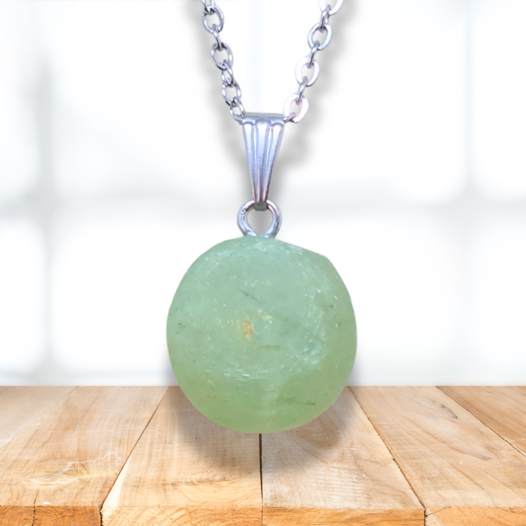 Pendentif en Prehnite brute (PE2097-2) - ENAE Minéraux