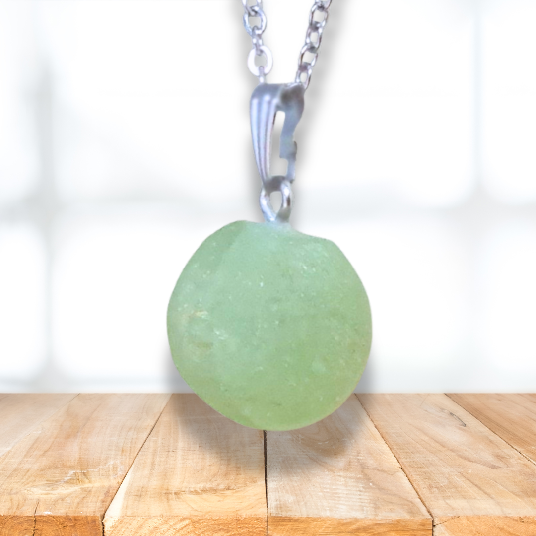 Pendentif en Prehnite brute (PE2097-2) - ENAE Minéraux
