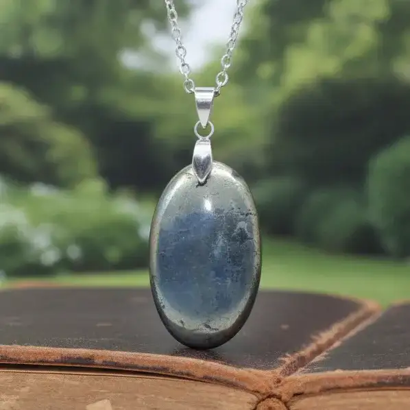 Pendentif en Schiste et Chalcopyrite (PE1729)