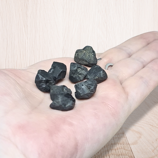 Spinelle noir brut (MB576) - ENAE Minéraux