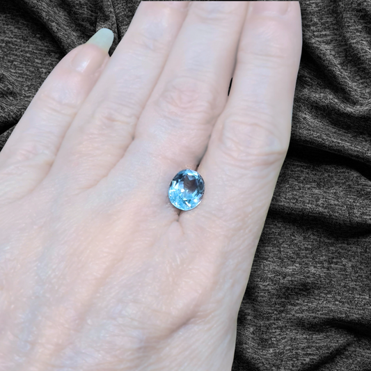 Topaze bleue gemme facettée (PGF744)