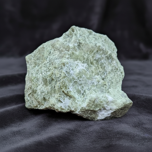 Vésuvianite, Calcite et Grenat grossulaire bruts 122g (MB524) - ENAE Minéraux