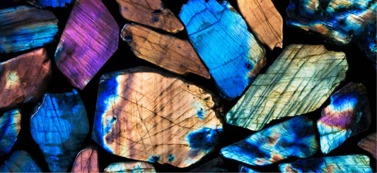 La Labradorite : Lithothérapie, minéralogie, histoire et légendes