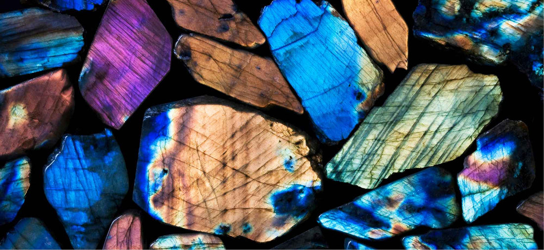 Labradorite : Minéralogie, vertus et bienfaits en lithothérapie - ENAE Minéraux