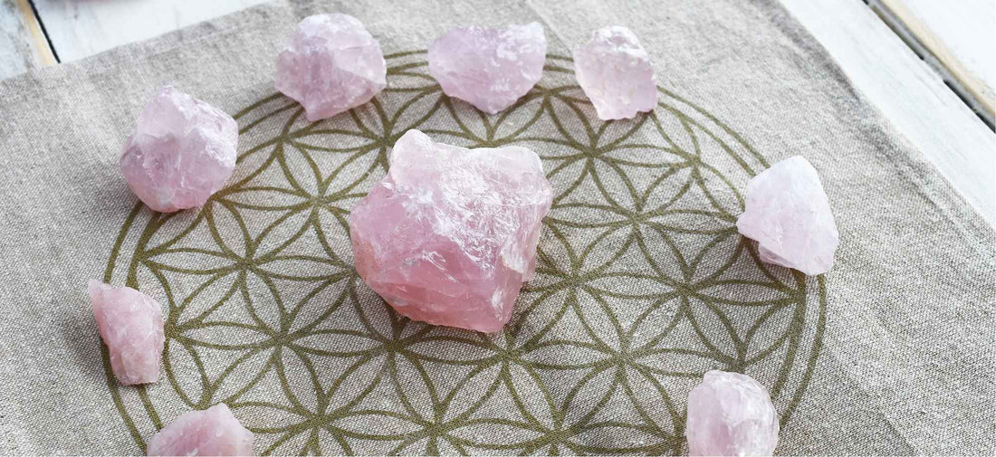 Quartz Rose : Minéralogie, vertus et bienfaits en lithothérapie - ENAE Minéraux