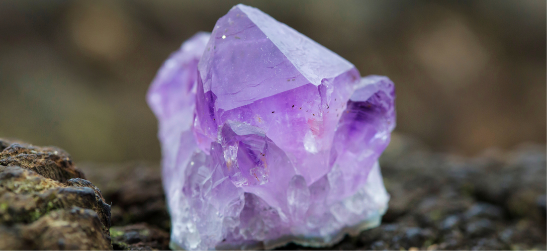 Améthyste : Minéralogie, vertus et bienfaits en lithothérapie - ENAE Minéraux