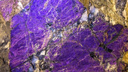 Purpurite : Minéralogie, vertus et bienfaits en lithothérapie - ENAE Minéraux