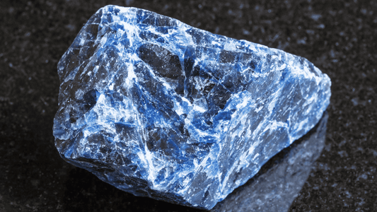 Sodalite : Minéralogie, vertus et bienfaits en lithothérapie