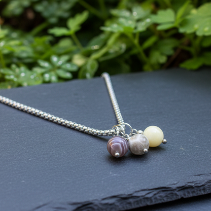 Collier 3 perles : Agate du Botswana, Corail fossilisé et Calcite jaune