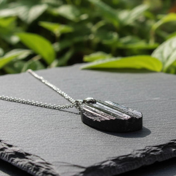 Pendentif en Tourmaline noire brute (PE2118)