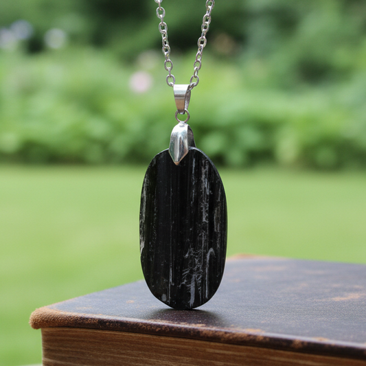 Pendentif en Tourmaline noire brute (PE2118)