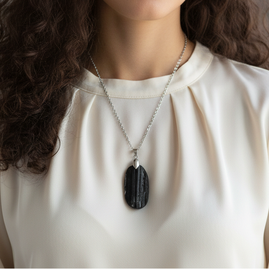 Pendentif en Tourmaline noire brute (PE2118)