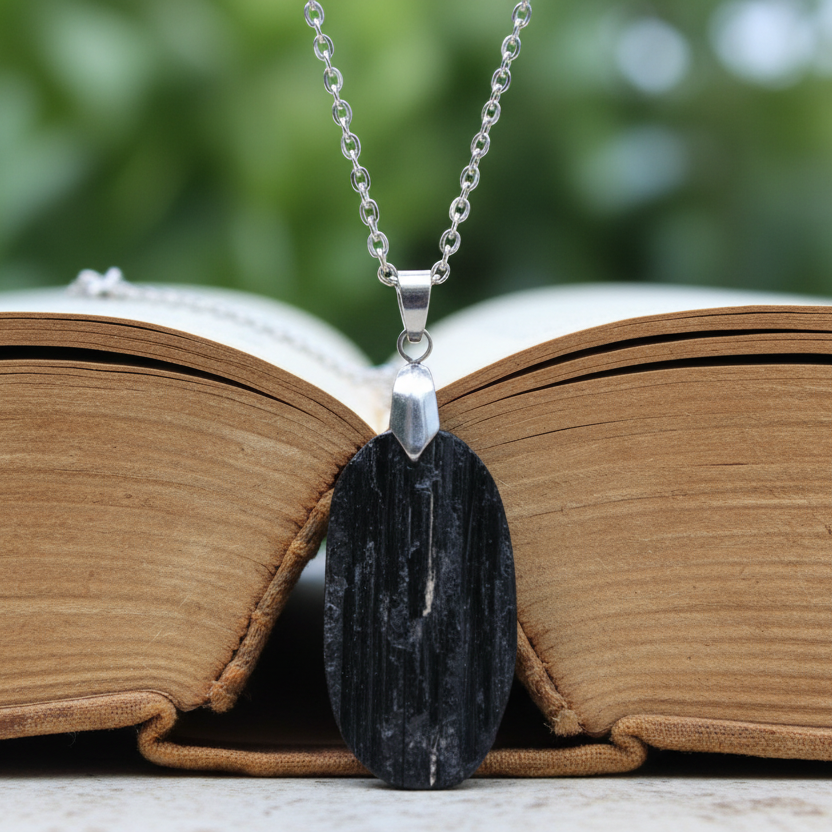 Pendentif en Tourmaline noire brute (PE2117)