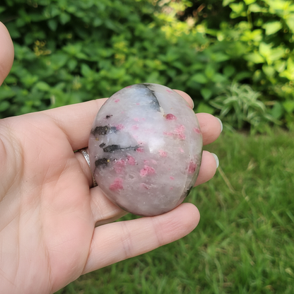 Galet en Rhodonite 139g [PRGFL584-7)